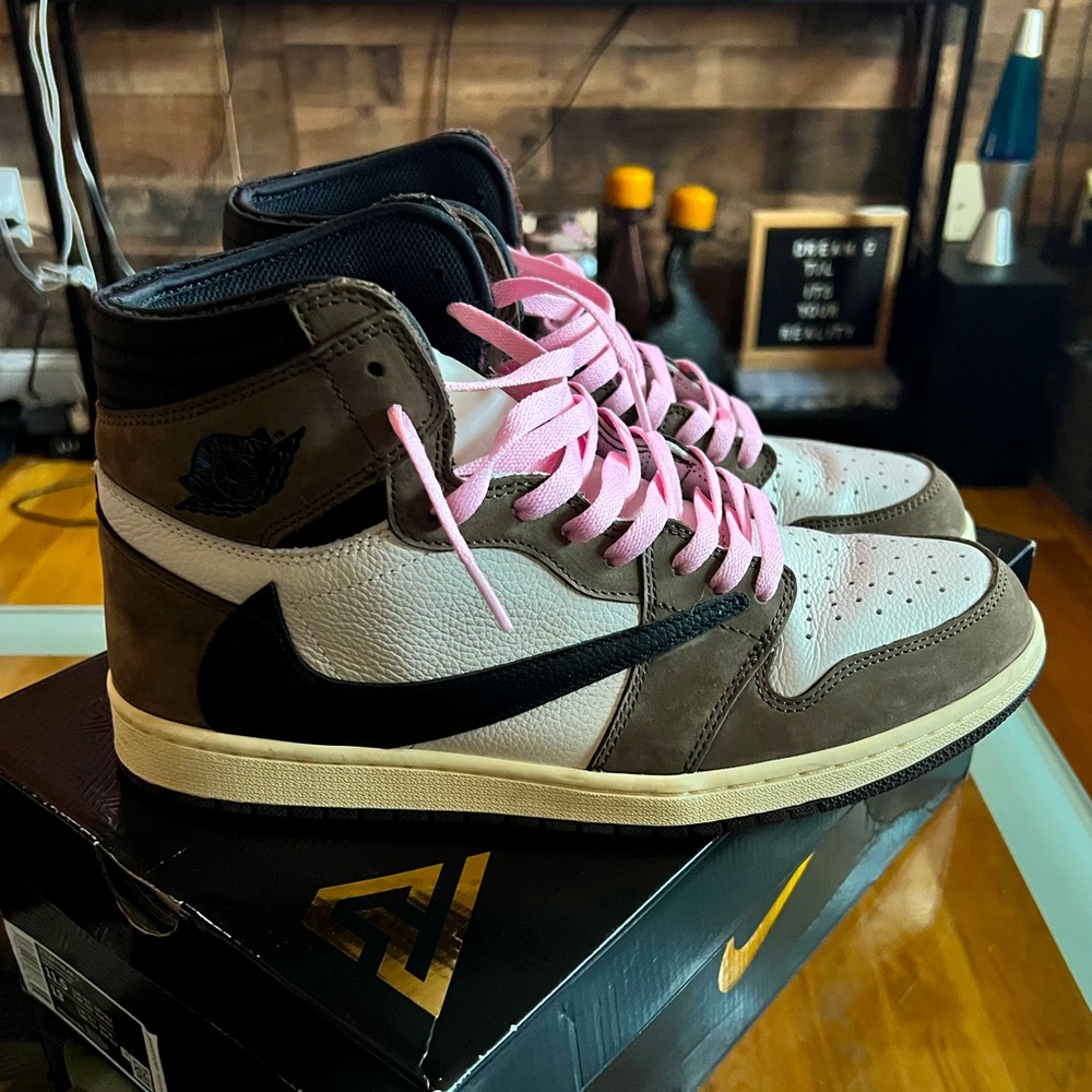 Travis Scott X Air Jordan 1 Retro High Og 'Mocha' - image 1